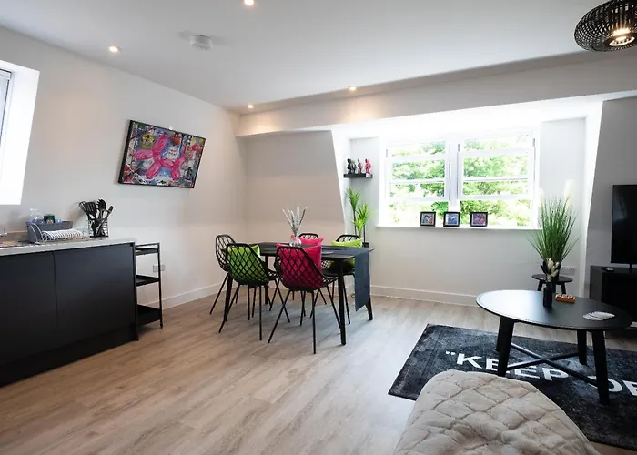 Dawson House- Gorgeous Two Bedroom With Free Parking