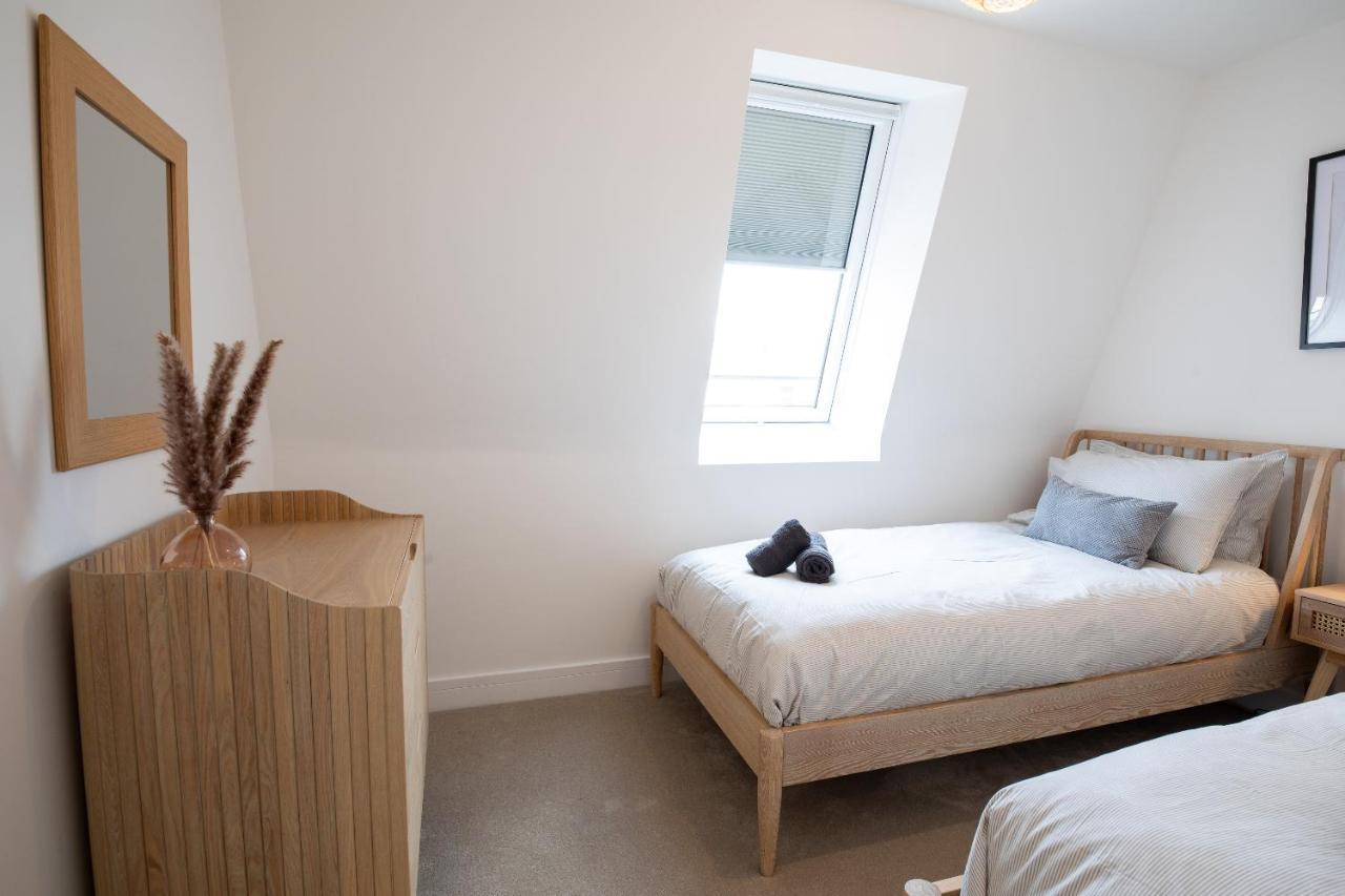 Dawson House- Gorgeous Two Bedroom With Free Parking *