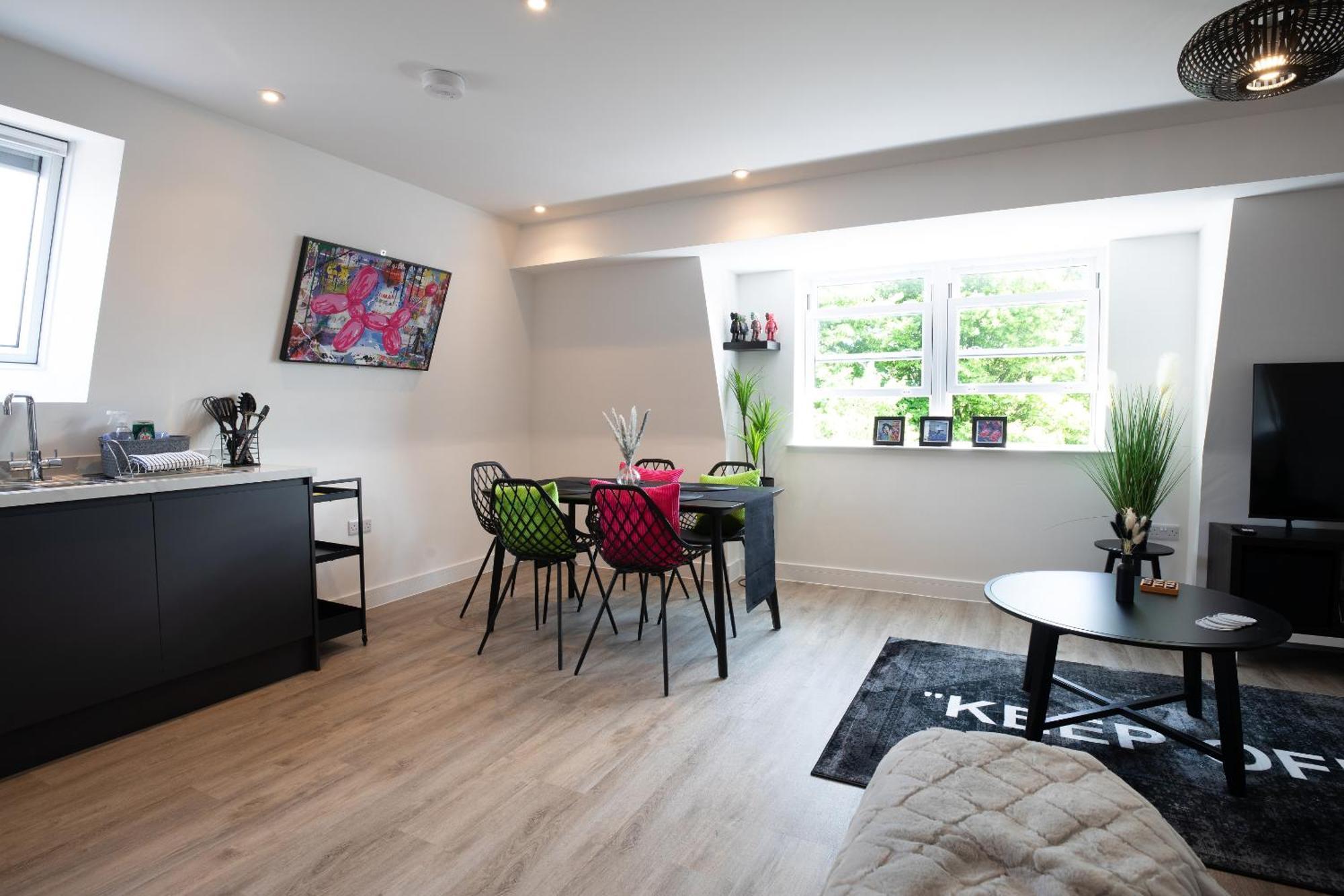 Dawson House- Gorgeous Two Bedroom With Free Parking Holiday home *